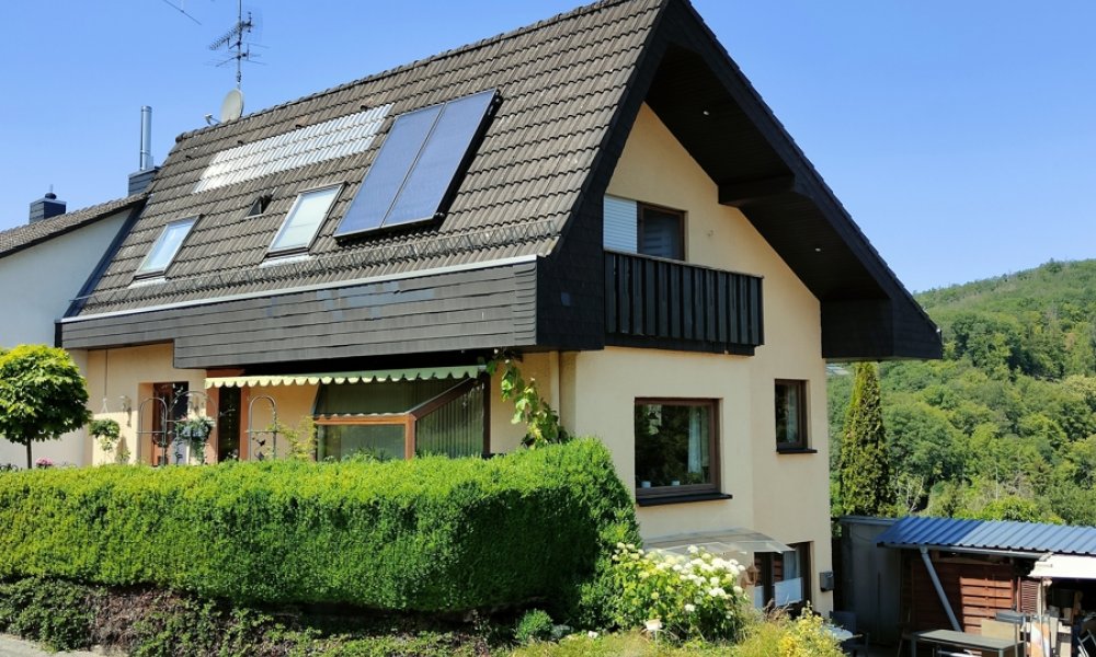 Charmantes EFH mit herrlichem Wohnbereich, Kamin, ELW u. Solarthermie. Nur 8 Min von Bad Schwalbach
