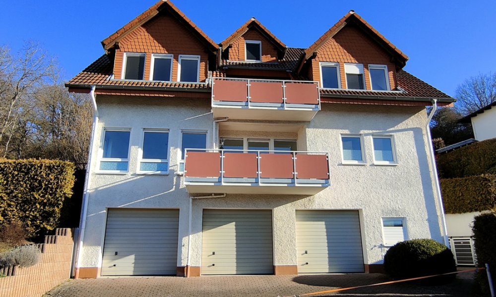 Attraktives Zweifamilienhaus in bevorzugter Lage von Taunusstein-Hahn mit tollem Fernblick