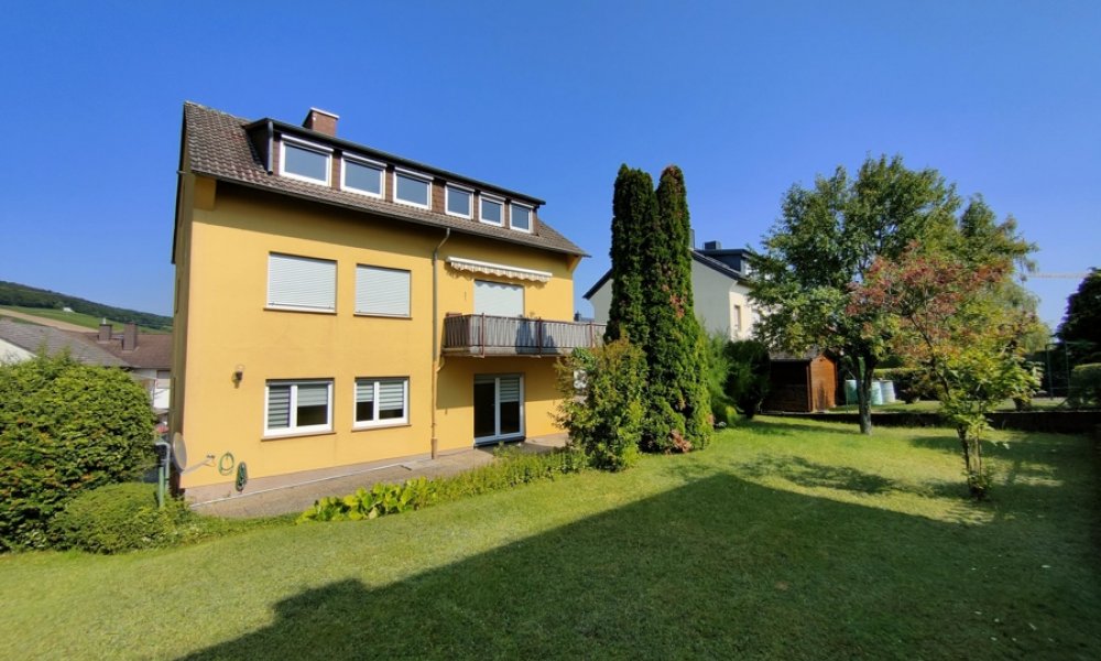 Sehr geflegtes 3-Fam.Haus in Eltville: 2 Wohnungen frei! Garage, ruhige sonnige Weinbergslage