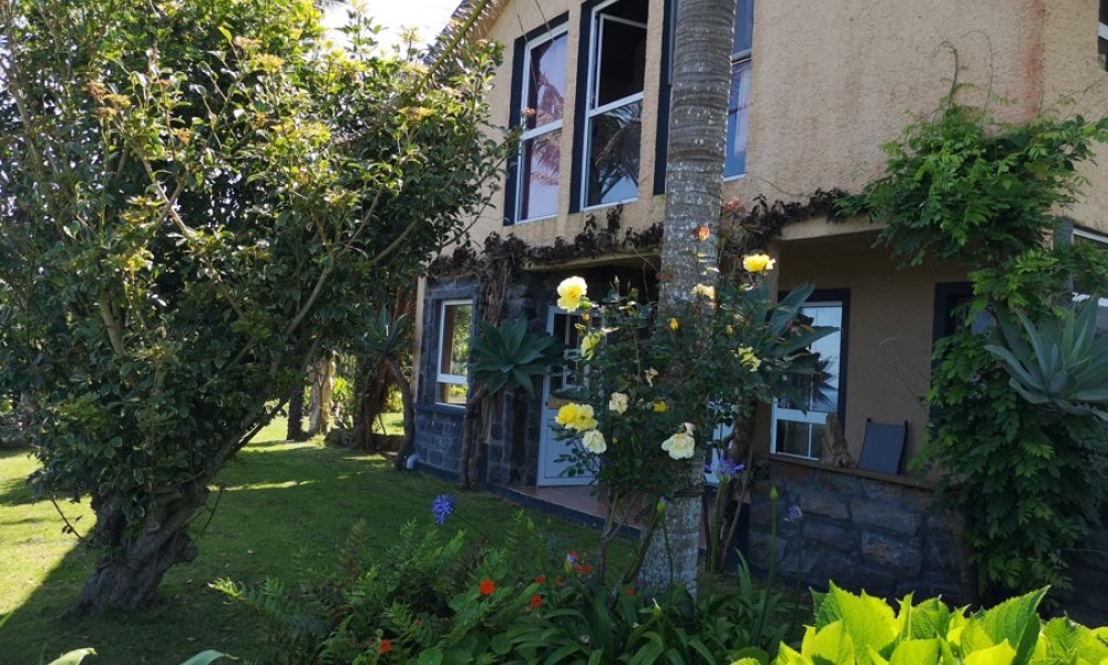 Neue Existenz, Azoren! Traumhafte Ferienanlage, Haupthaus + 3 Ferienhäuser, mediterraner Garten