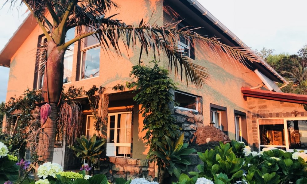 Neue Existenz, Azoren! Traumhafte Ferienanlage, Haupthaus + 3 Ferienhäuser, mediterraner Garten