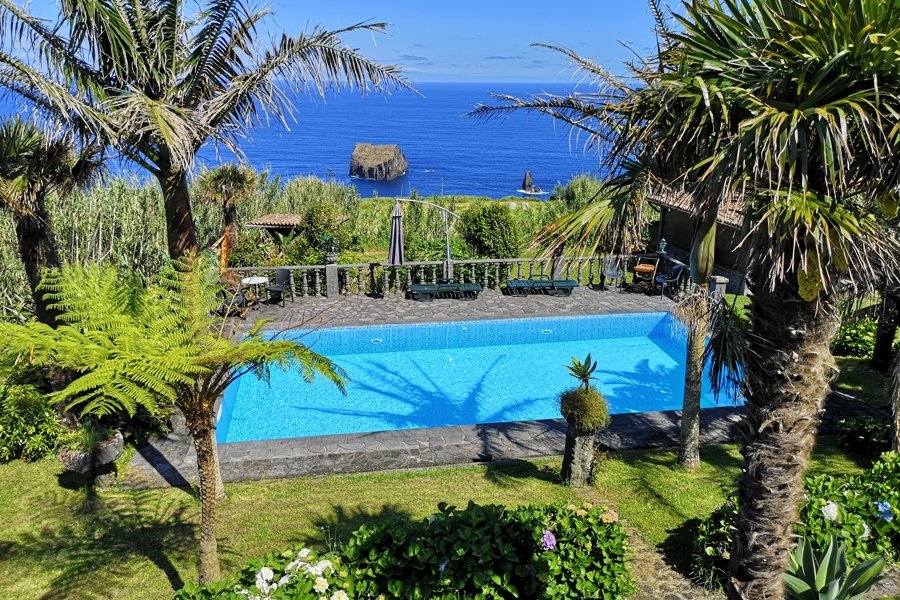 Neue Existenz, Azoren! Traumhafte Ferienanlage, Haupthaus + 3 Ferienhäuser, mediterraner Garten