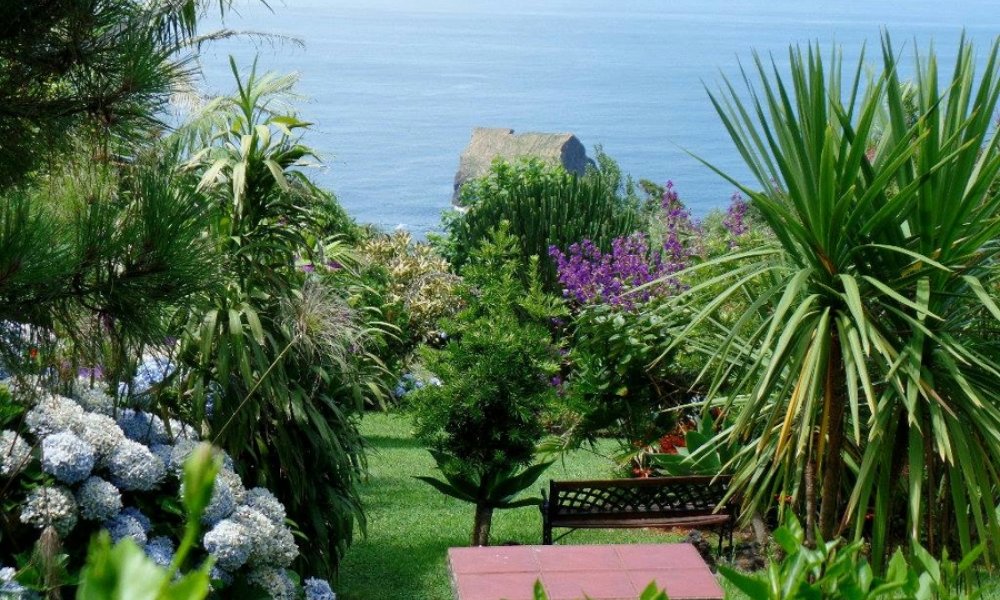 Neue Existenz, Azoren! Traumhafte Ferienanlage, Haupthaus + 3 Ferienhäuser, mediterraner Garten