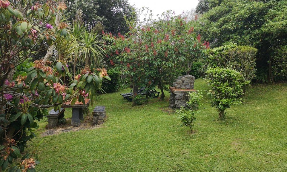 Neue Existenz, Azoren! Traumhafte Ferienanlage, Haupthaus + 3 Ferienhäuser, mediterraner Garten