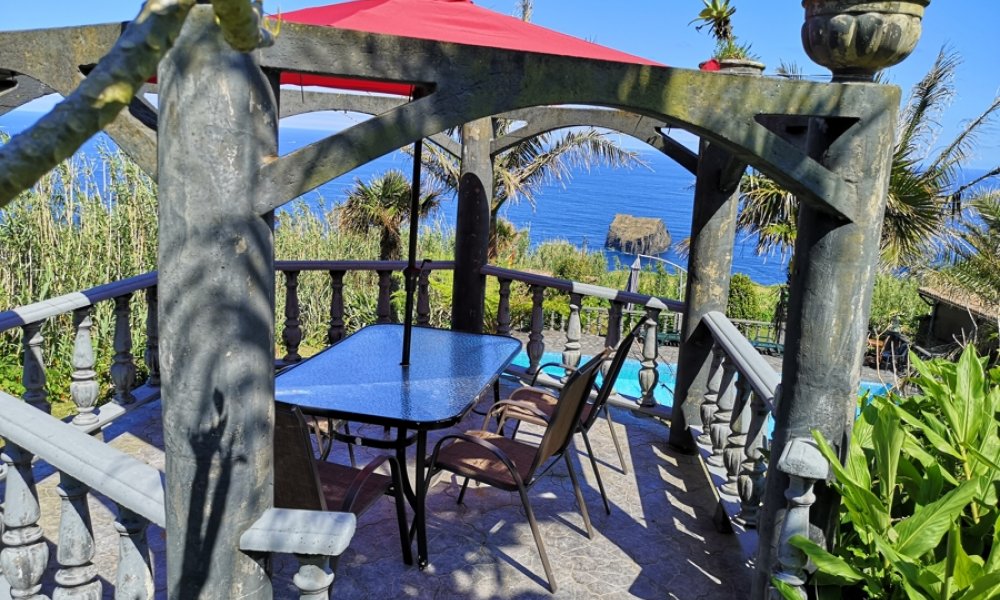 Neue Existenz, Azoren! Traumhafte Ferienanlage, Haupthaus + 3 Ferienhäuser, mediterraner Garten