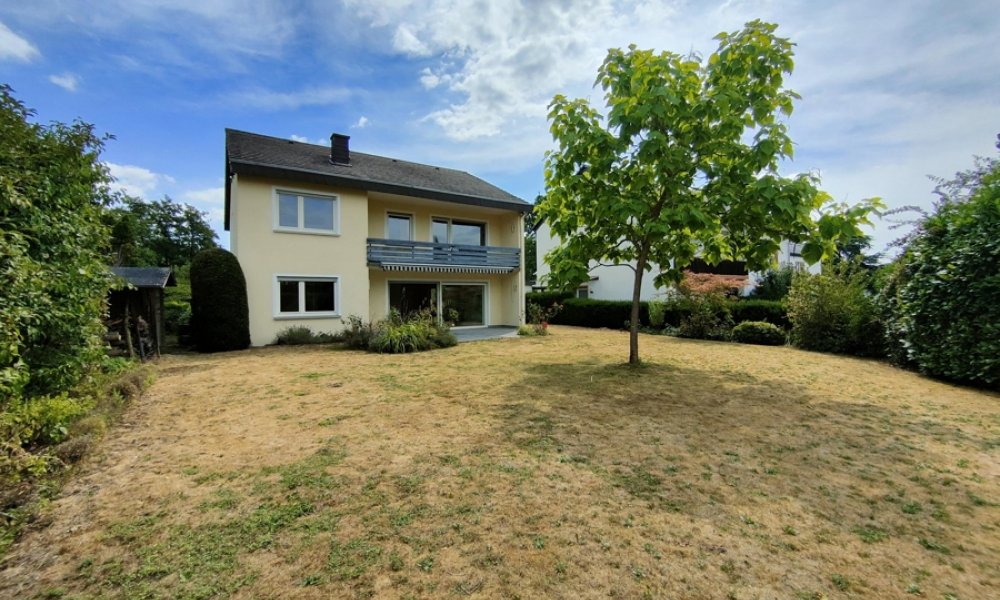 Großzügiges EFH, herrlicher Garten, 2 Garagen in idyllischer Weinbergslage von Eltville-Hattenheim