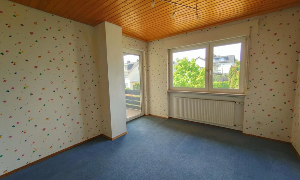 Großzügiges EFH, herrlicher Garten, 2 Garagen in idyllischer Weinbergslage von Eltville-Hattenheim