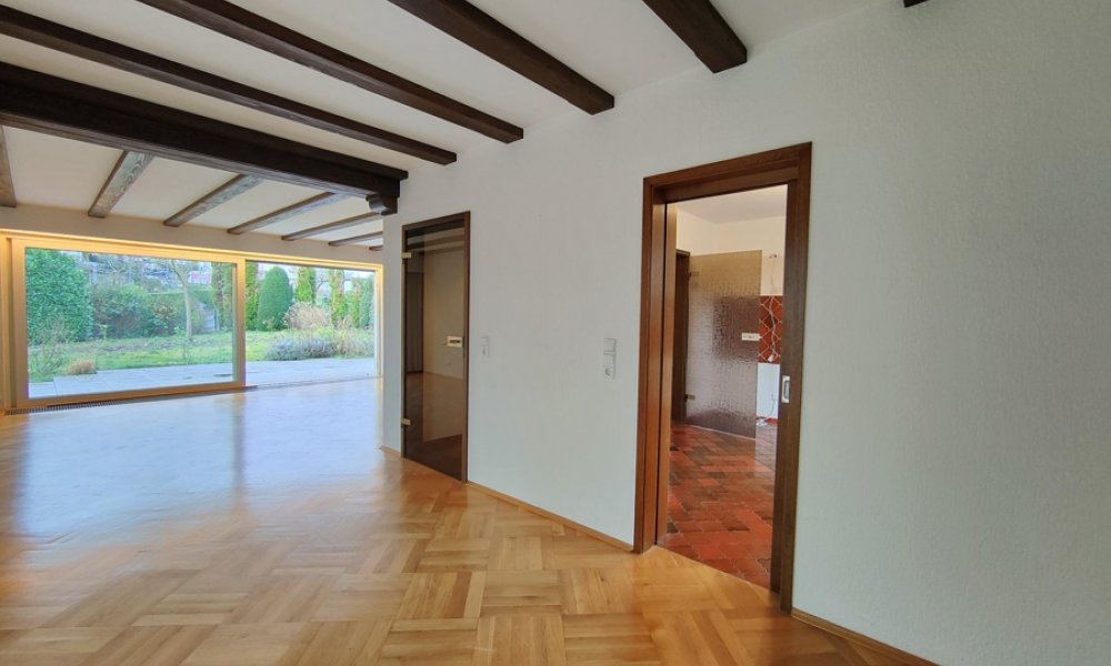 Großzügiges EFH, herrlicher Garten, 2 Garagen in idyllischer Weinbergslage von Eltville-Hattenheim