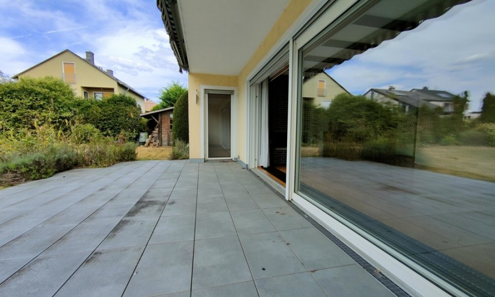 Großzügiges EFH, herrlicher Garten, 2 Garagen in idyllischer Weinbergslage von Eltville-Hattenheim