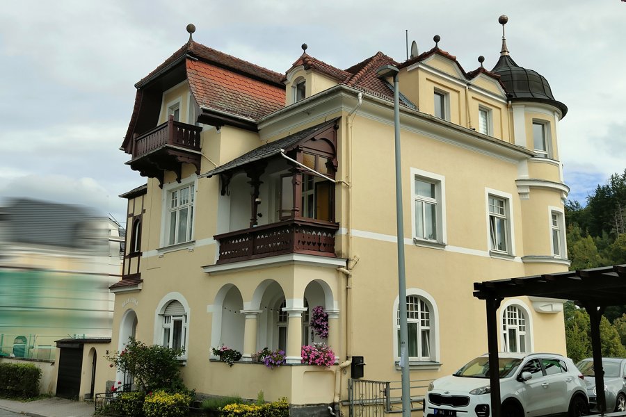 Jugendstil-Villa mit 5 Wohneinheiten, Garten, Garage & Stellplatz in ruhiger Lage von Bad Schwalbach