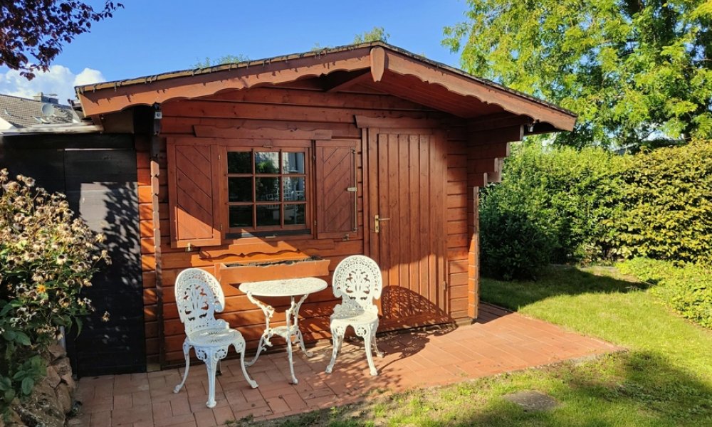 Moderner, sehr gepflegter individueller Bungalow, ELW, Doppelgarage, ruhige begehrte Lage in Walluf