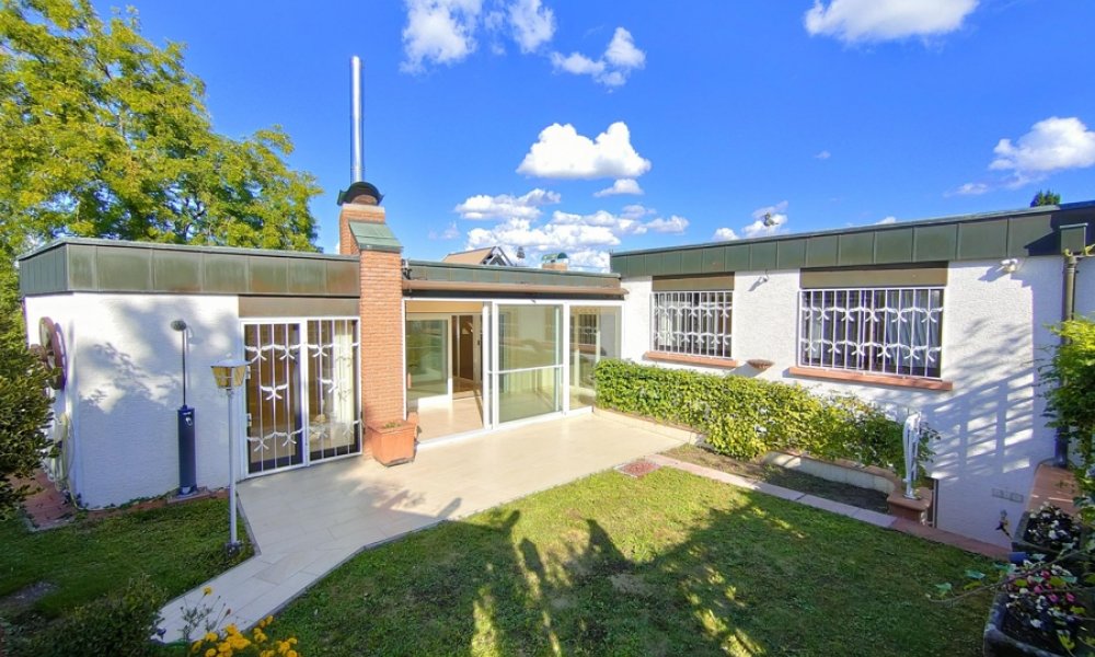 Moderner, sehr gepflegter individueller Bungalow, ELW, Doppelgarage, ruhige begehrte Lage in Walluf