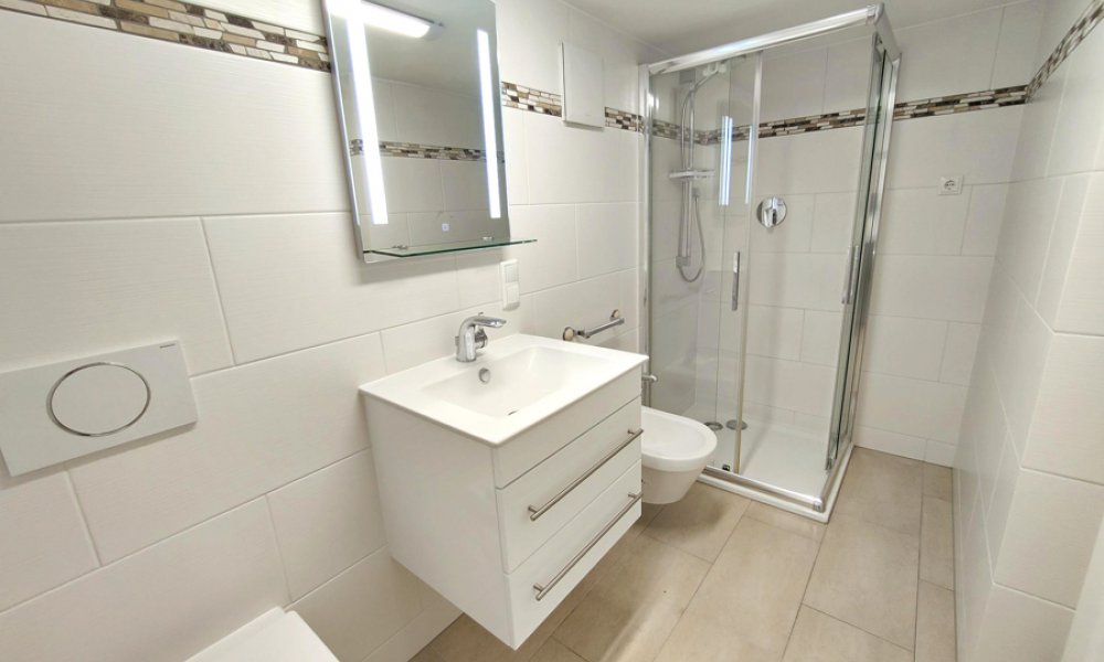 Moderner, sehr gepflegter individueller Bungalow, ELW, Doppelgarage, ruhige begehrte Lage in Walluf