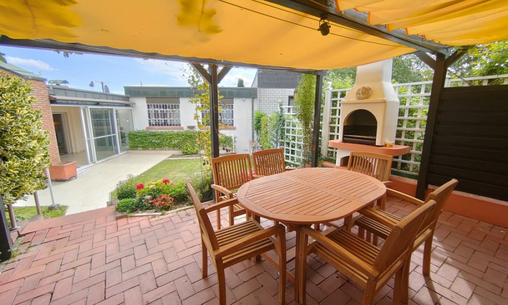 Moderner, sehr gepflegter individueller Bungalow, ELW, Doppelgarage, ruhige begehrte Lage in Walluf