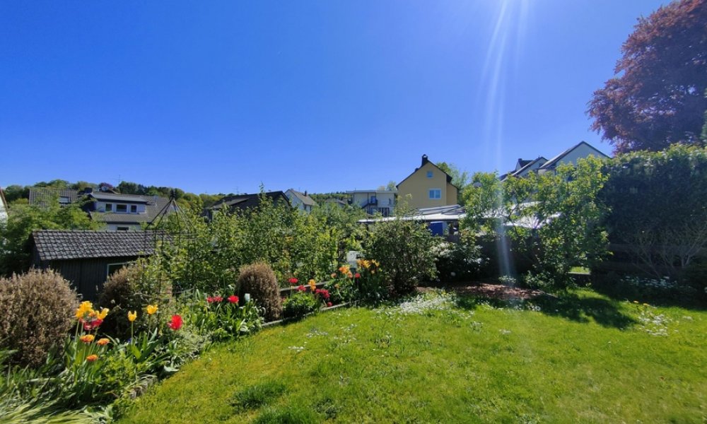 EFH-Highlight, schöne Wohnfläche, mit Charme, schönem Garten und Garage in Schlangenbad-Bärstadt