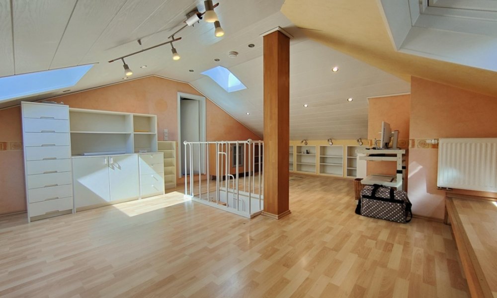 EFH-Highlight, schöne Wohnfläche, mit Charme, schönem Garten und Garage in Schlangenbad-Bärstadt