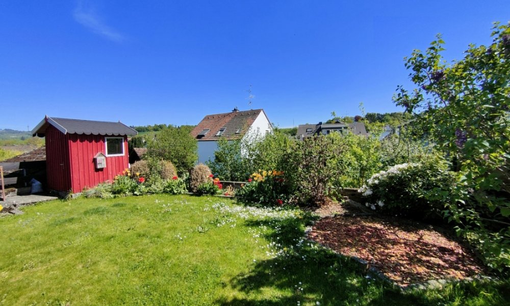 EFH-Highlight, schöne Wohnfläche, mit Charme, schönem Garten und Garage in Schlangenbad-Bärstadt