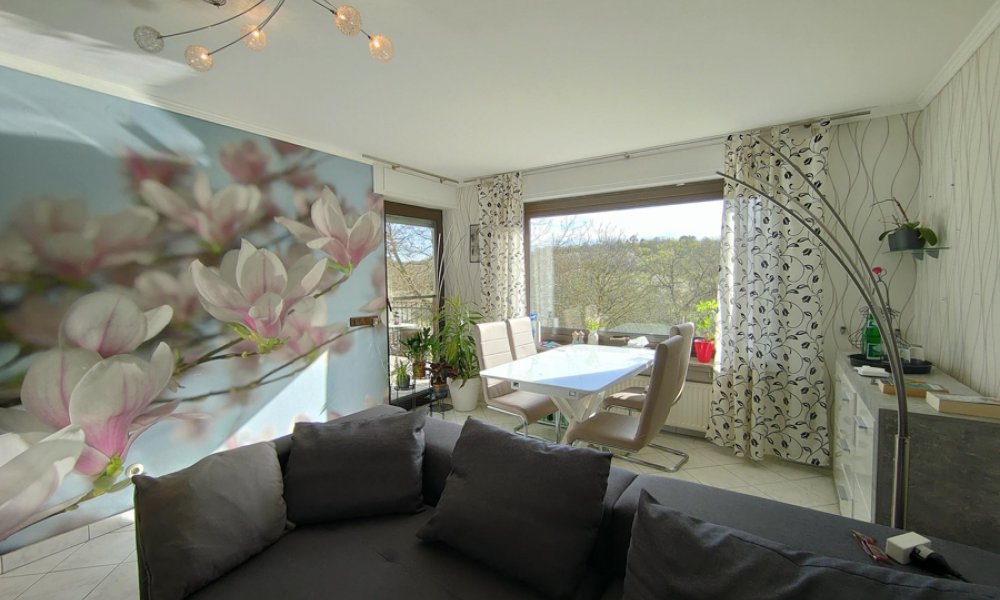 Eltville OT : Zweifamilien Haus, herrlicher Garten, unverbaubare Südlage, Garage und Stellplatz