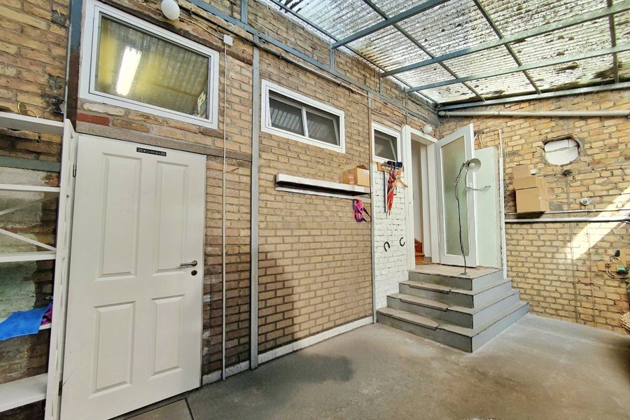 Hof (mit KI bearbeitet)