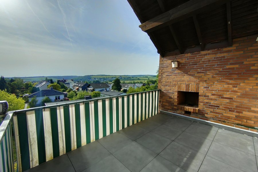 Gepflegte 2,5-Zimmer-ETW, großer Balkon, herrliche Aussicht, Garage, freigestellt, Taunusstein-Wehen