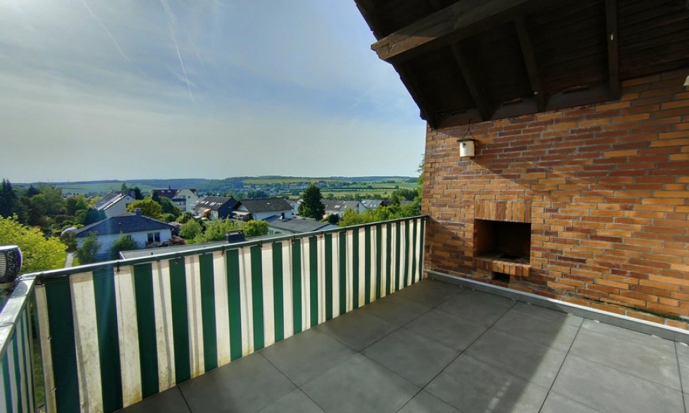 Gepflegte 2,5-Zimmer-ETW, großer Balkon, herrliche Aussicht, Garage, freigestellt, Taunusstein-Wehen