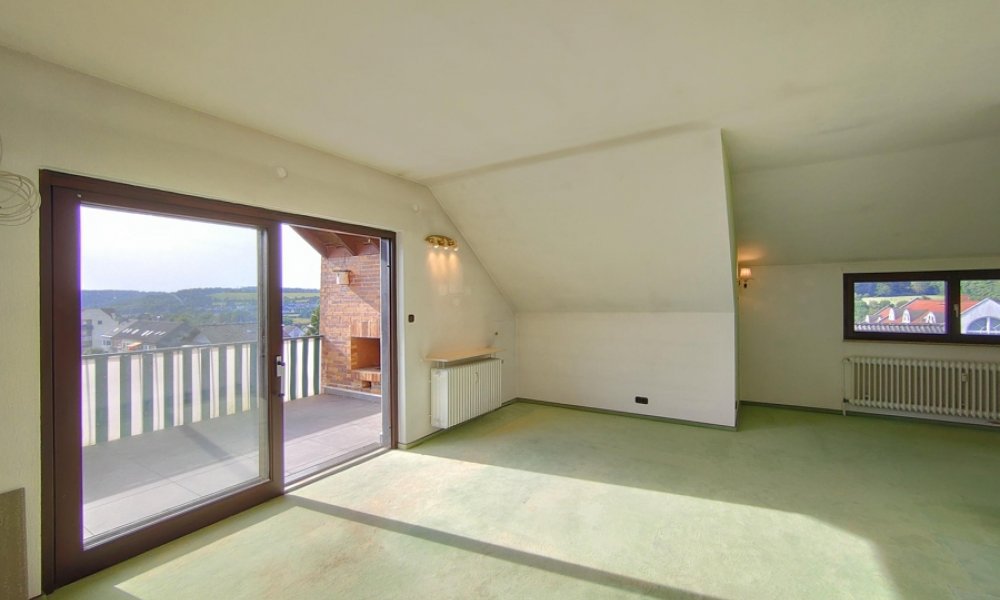 Gepflegte 2,5-Zimmer-ETW, großer Balkon, herrliche Aussicht, Garage, freigestellt, Taunusstein-Wehen