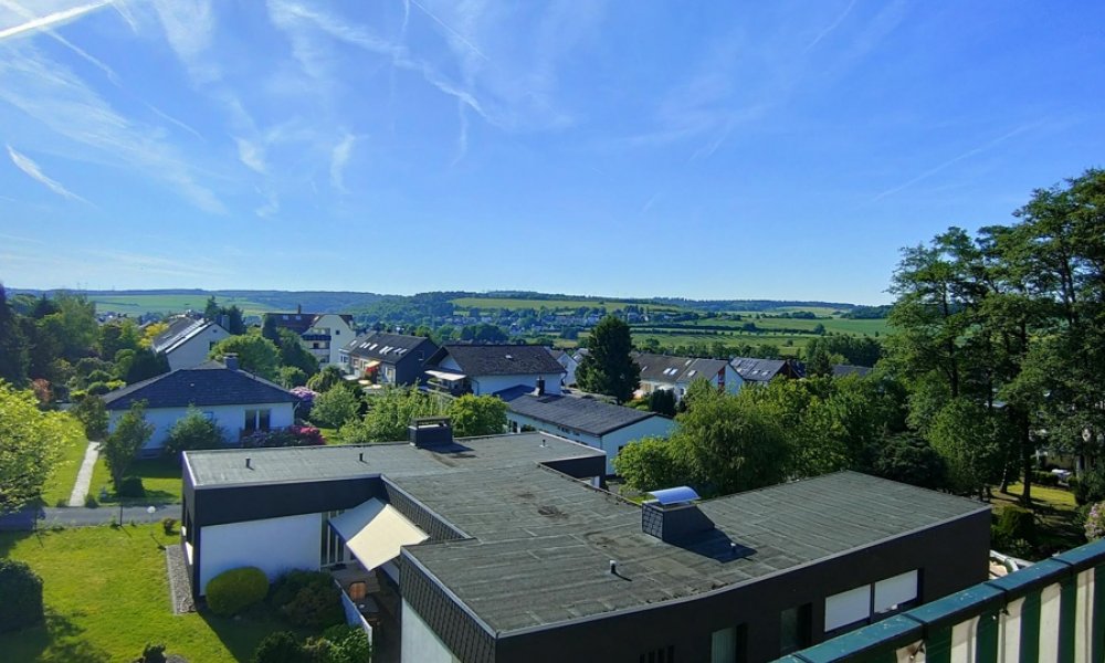 Gepflegte 2,5-Zimmer-ETW, großer Balkon, herrliche Aussicht, Garage, freigestellt, Taunusstein-Wehen