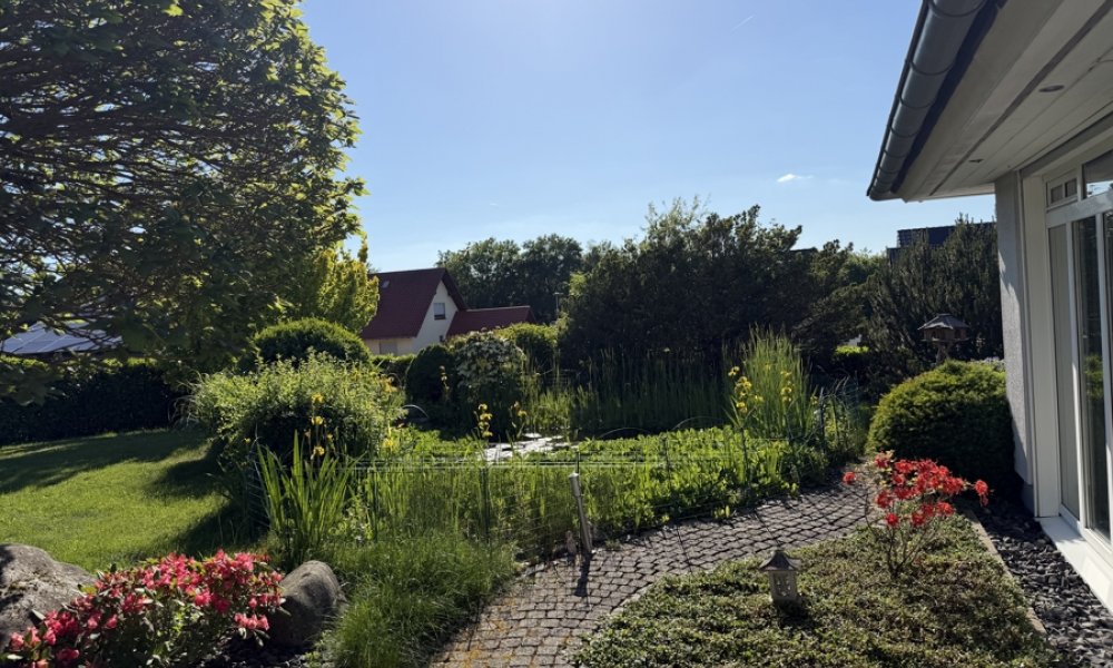 Stilvolles Wohnen mit Gartenidylle – großzügiges, sehr gepflegtes EFH mit Einliegerbereich