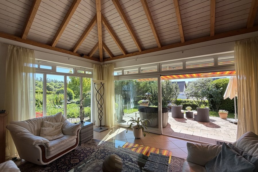 Wohnzimmer mit Blick Terrasse